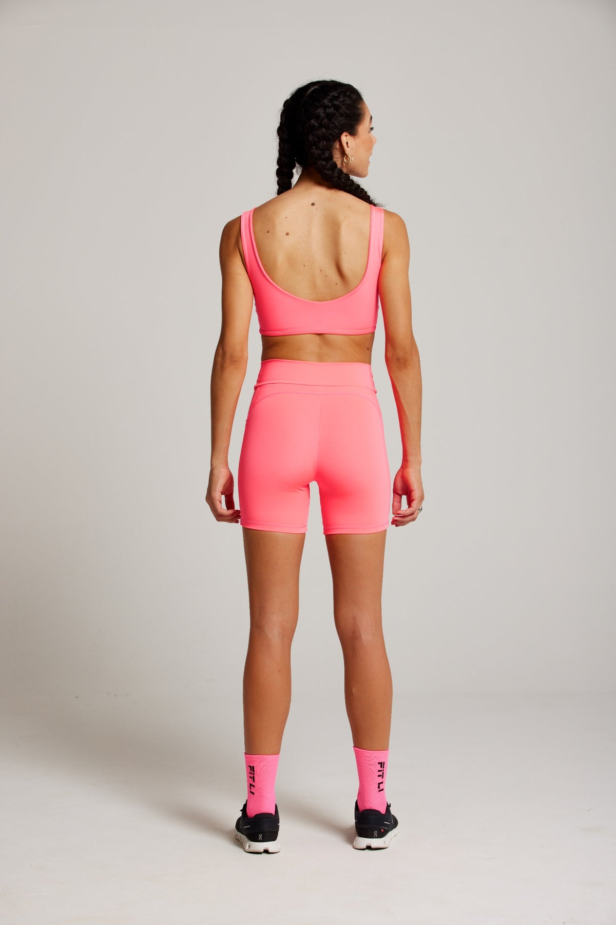 SHORT RUNNER