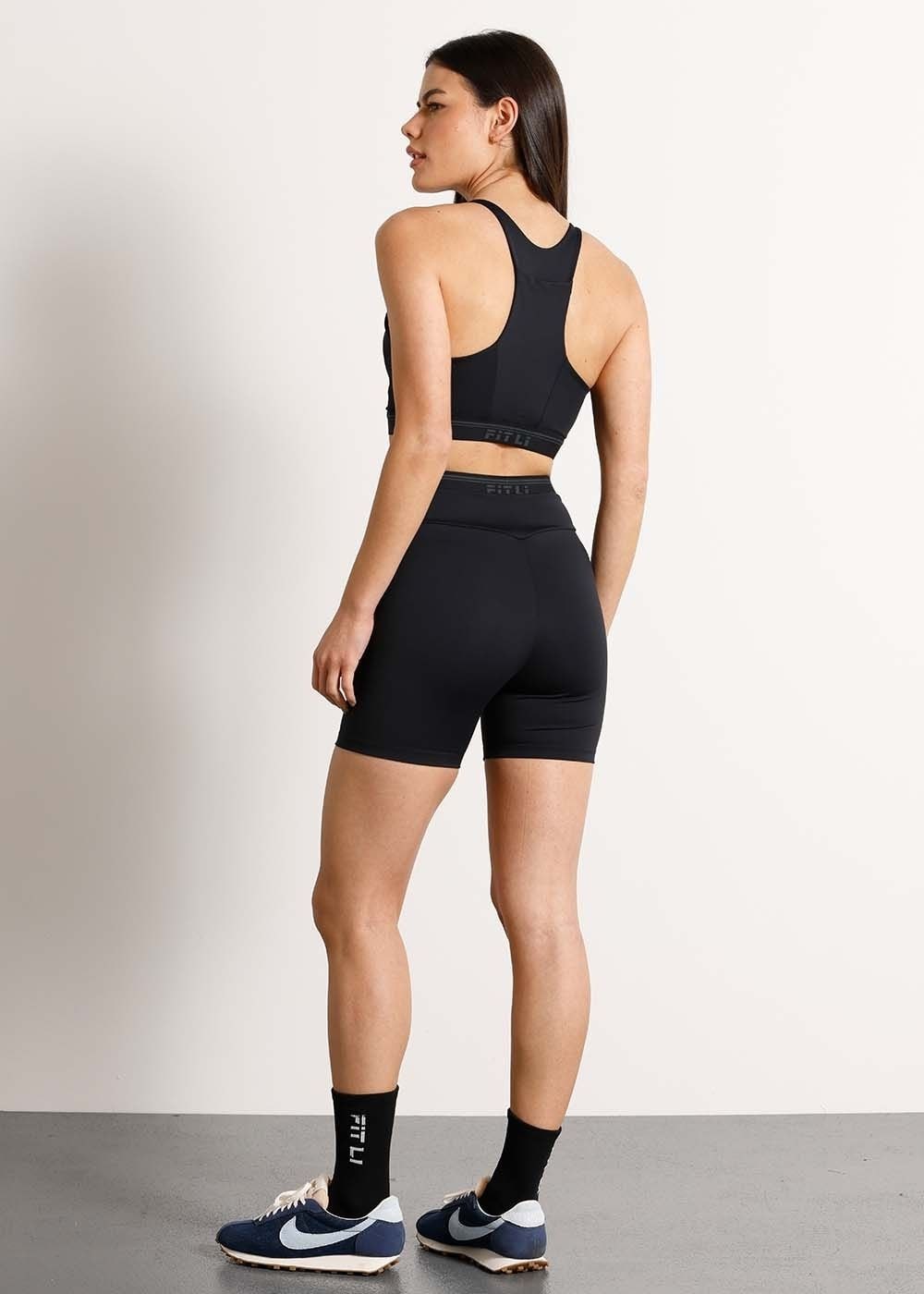SHORT COM ELÁSTICO FAST AR